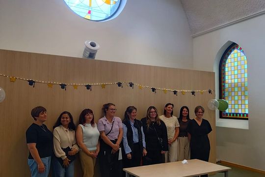 Nieuwe studenten opleiding zorgkundige zwaaien klas van 2025-2026 uit